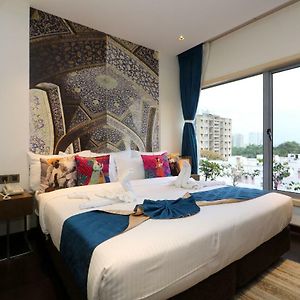 Hotel Gallery 67